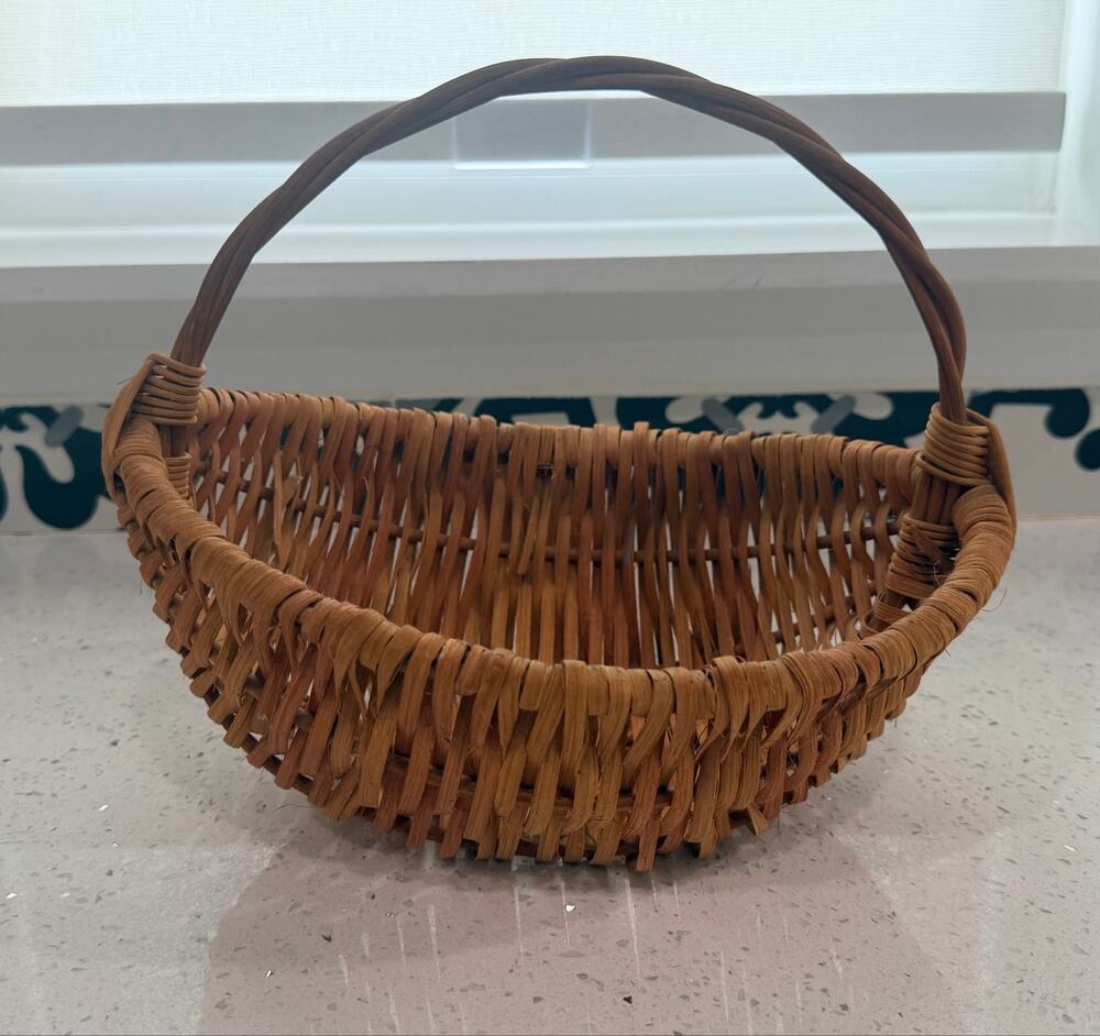 Vintage Handmade Woven Splint Basket Oval 10x8 Fixed Handle Primitive Farmhouse